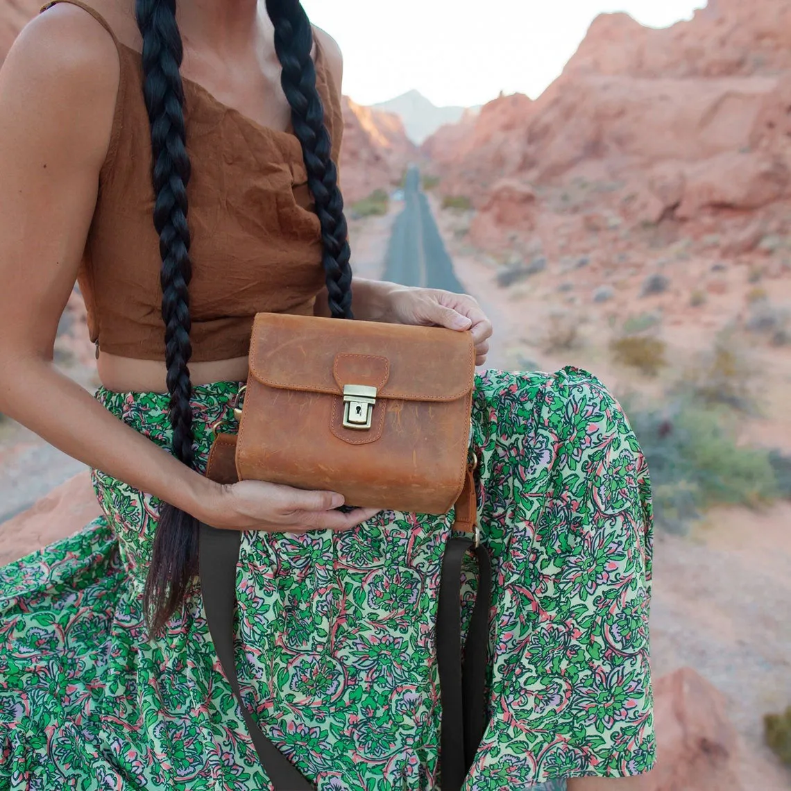 Dazzlo Top Grain Leather Camera Messenger Bag - Camel/Green/Red/Cinnamon - 8"
